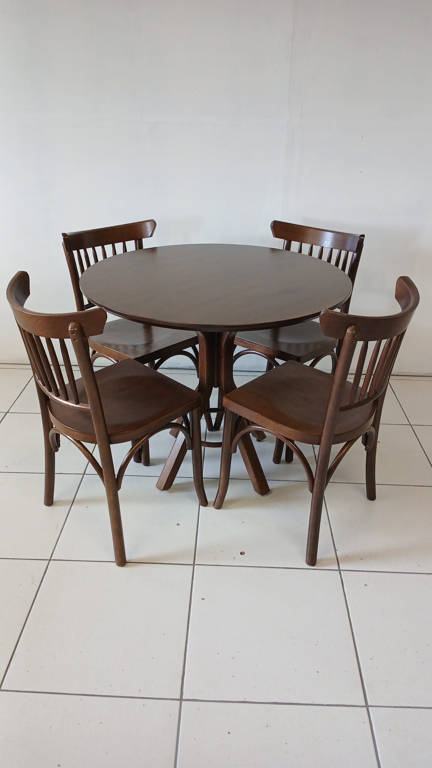 20250220_135115 MESA EM MADEIRA 90CM COM 4 CADEIRAS HAVANA R$ 2.170,00 - Imagem 1