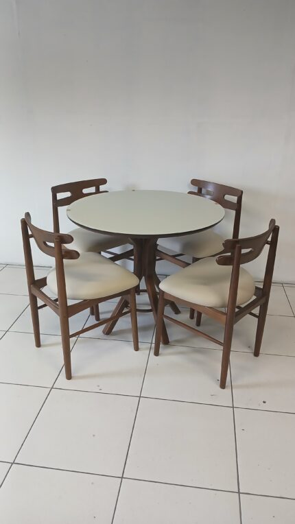MESA 80CM MAD/VD COM 4 CADEIRAS R$ 2.990,00