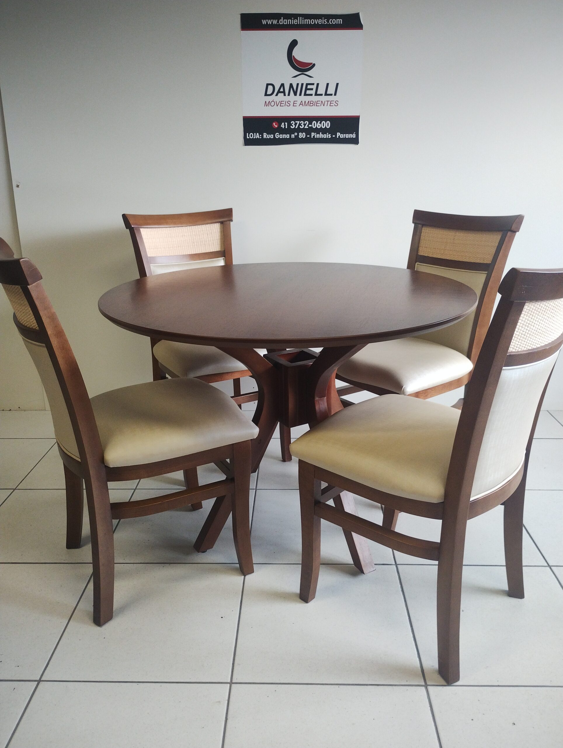 MESA DE JANTAR 120CM COM 4 CADEIRAS R$ 3.830,00